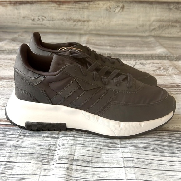 Adidas Original Retropy F2J Kid Size 5 1/2 - Picture 1 of 9